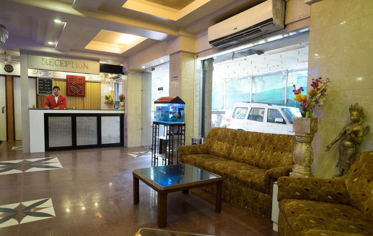 Oyo Flagship 561 Host Inn Мумбаи Экстерьер фото