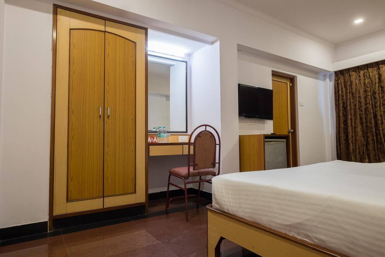 Oyo Flagship 561 Host Inn Мумбаи Экстерьер фото