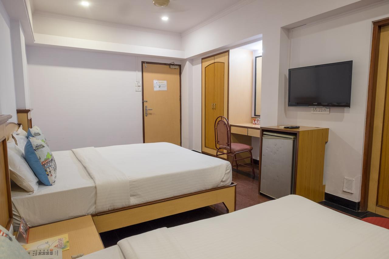 Oyo Flagship 561 Host Inn Мумбаи Экстерьер фото