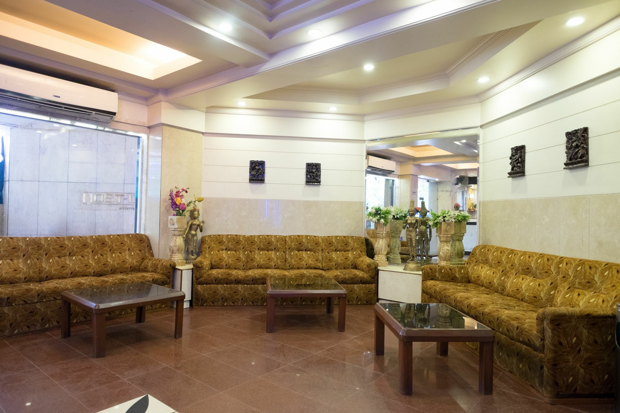Oyo Flagship 561 Host Inn Мумбаи Экстерьер фото